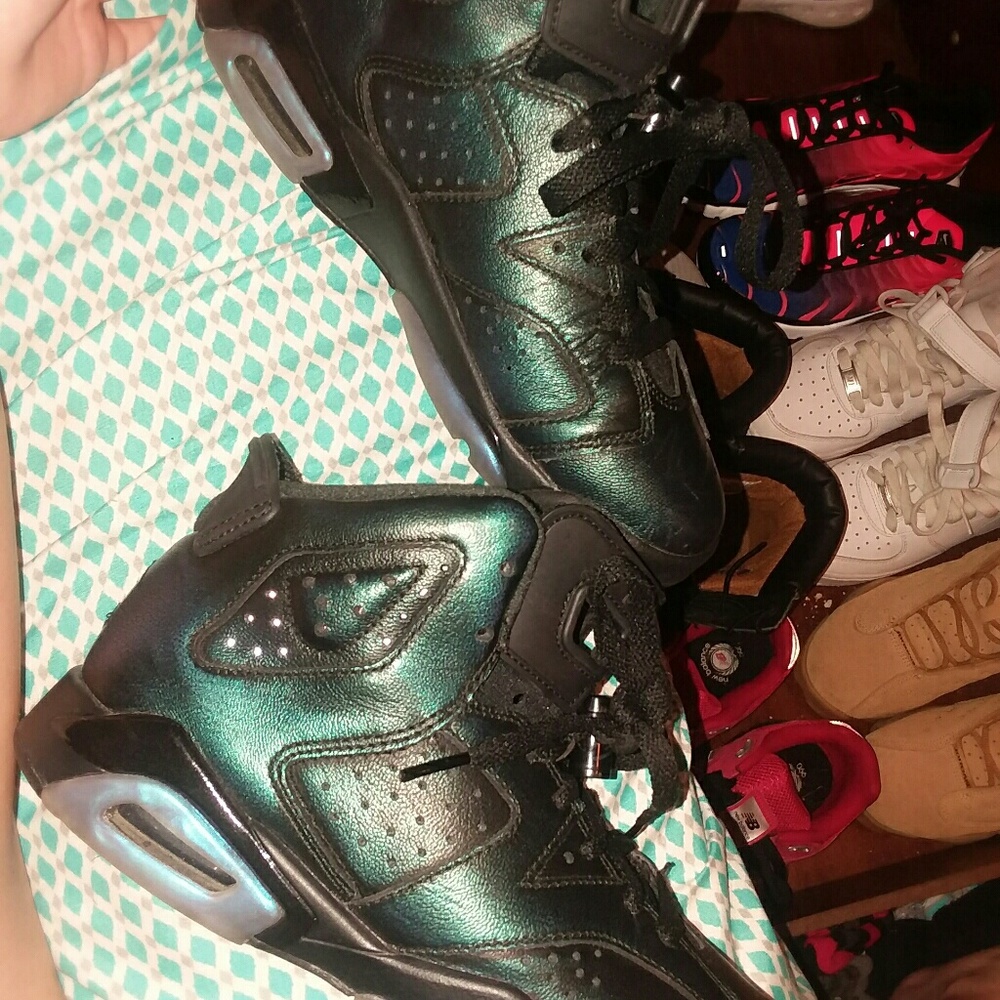 Sneakers